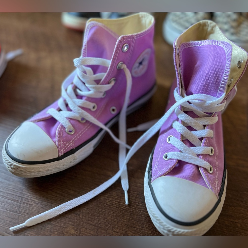 Converse All Star Chuck Taylor High Top Sneakers, Fuchsia Glow Size 2 Youth